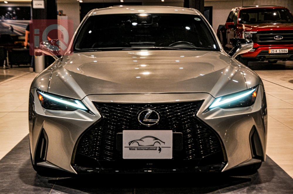 Lexus IS